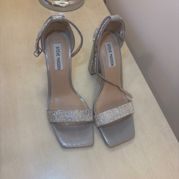 Steve Madden women’s Tiaa Heeled Sandal- size 8 - Picture 3 of 3